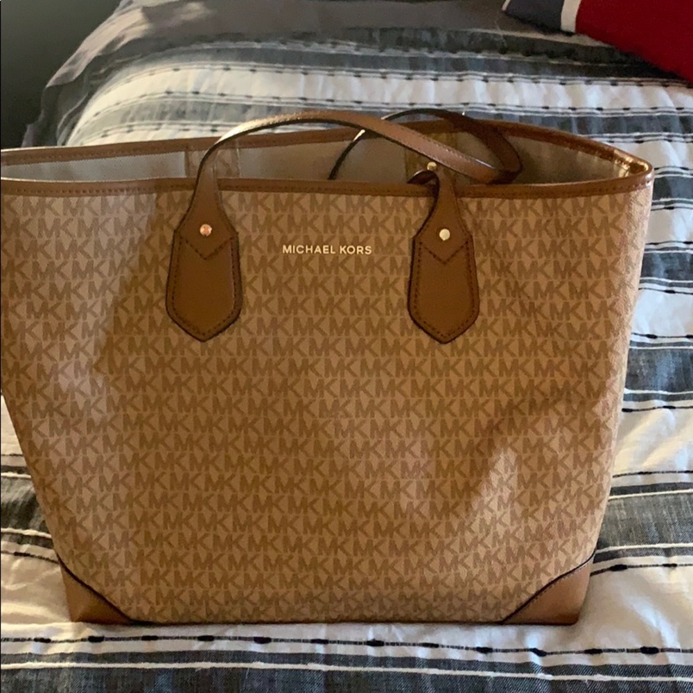 Purse good condition.